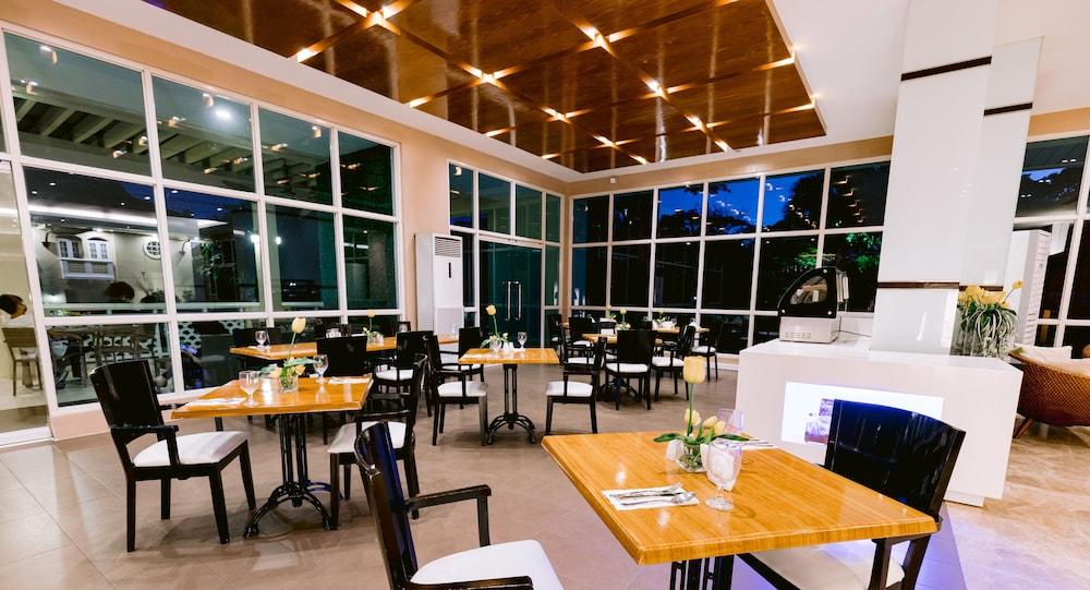 Sotogrande Hotel And Resort Lapu-Lapu City Exterior photo